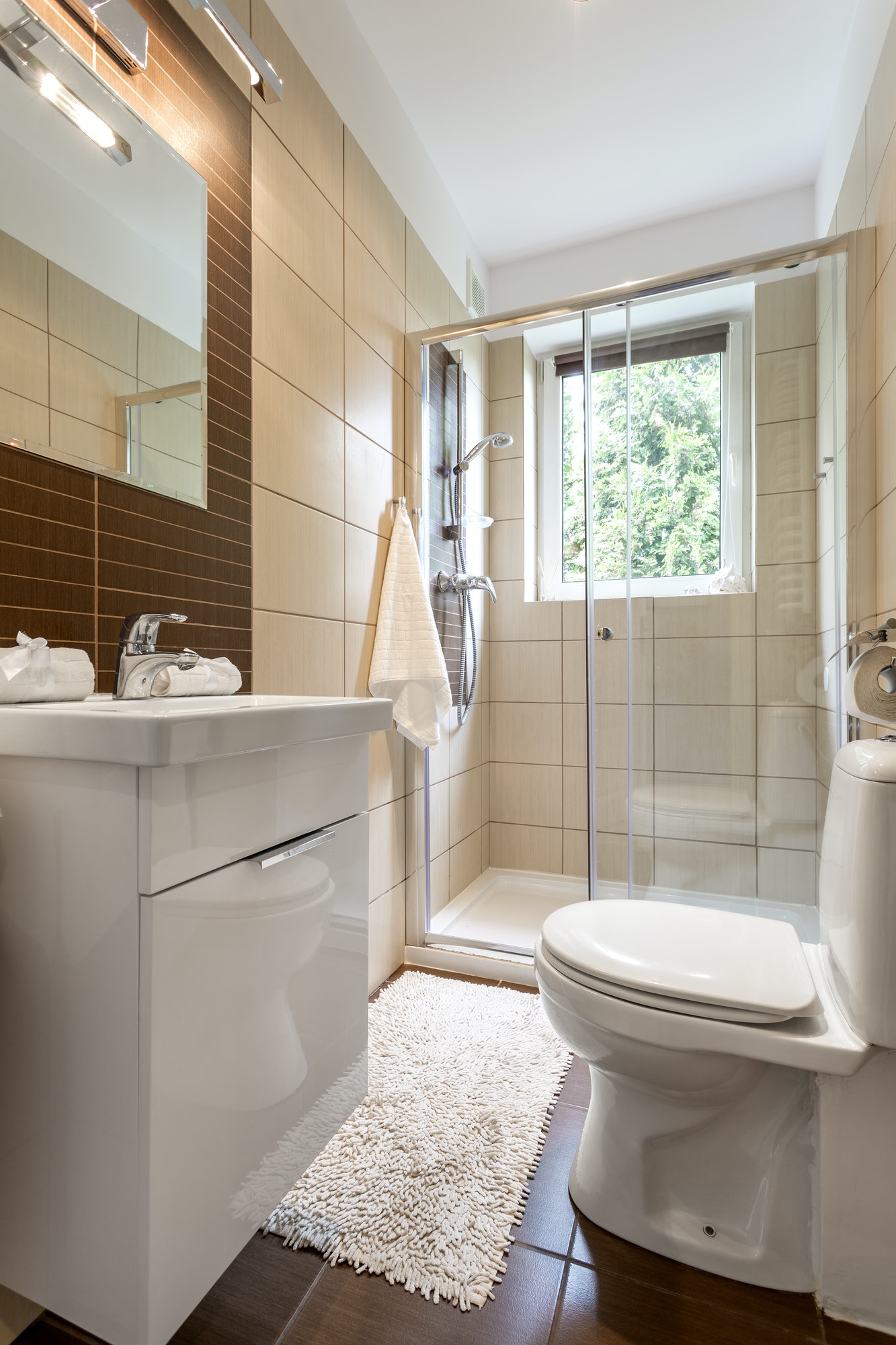 Example of a small bathroom with improvements
