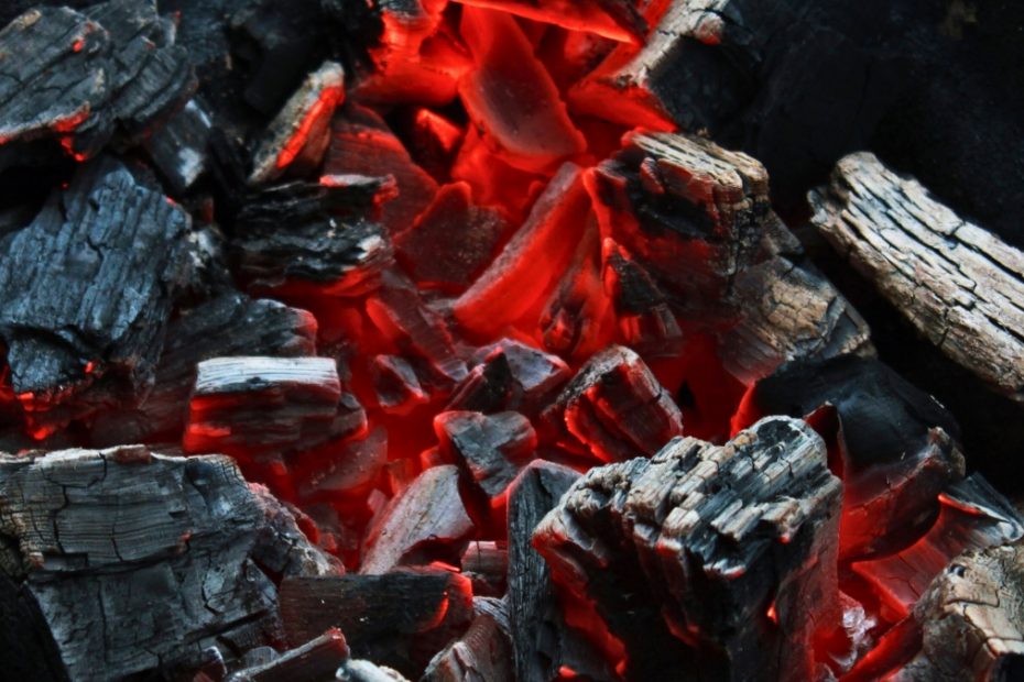 Qué es el carbón vegetal y por qué es tan bueno para cocinar